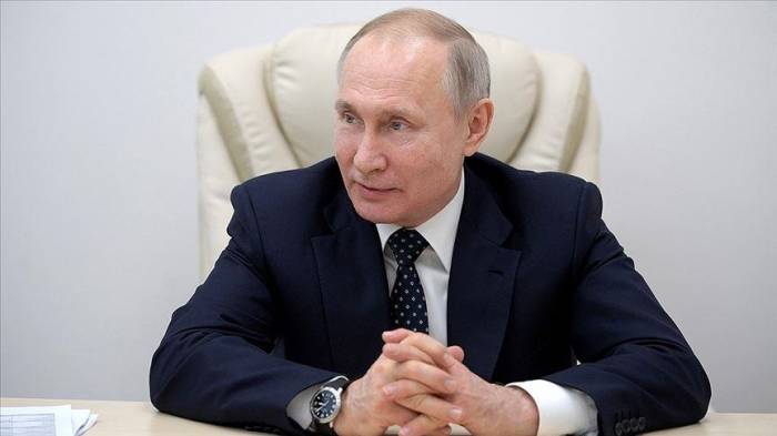 Путин подписал закон, позволяющий ему переизбираться на пост президента
