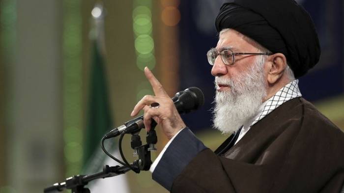 Хаменеи назвал предложения США по ядерной сделке оскорбительными
