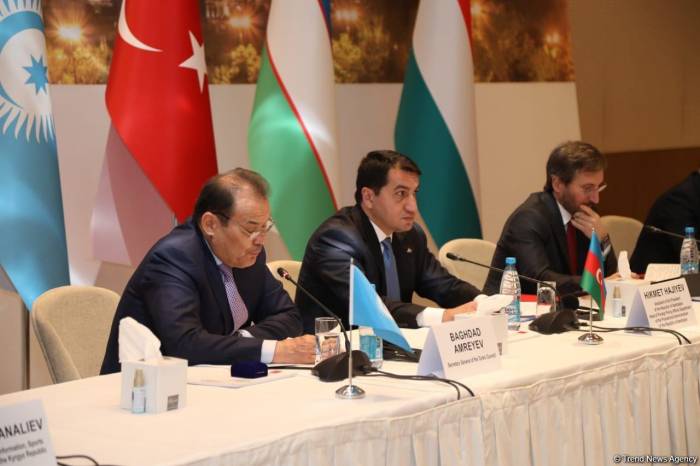Азербайджан ведет работу по развитию связей между тюркоязычными странами - Хикмет Гаджиев
