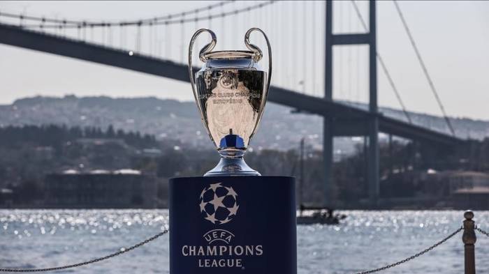 Кубок Лиги Чемпионов УЕФА доставлен в Стамбул
