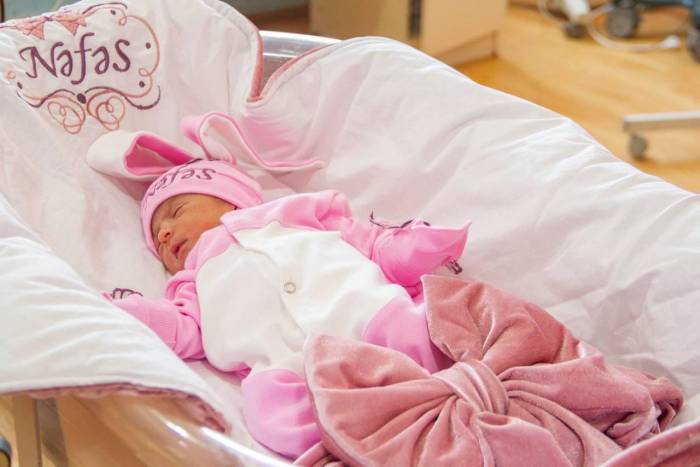 Фонд YAŞAT откроет счета на имена новорожденных детей еще 2 шехидов  - ФОТО