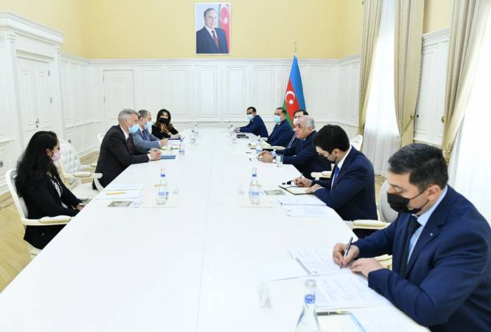 Премьер-министр Азербайджана встретился с региональным директором Всемирного банка