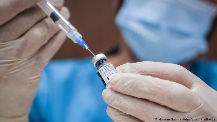 Pfizer и BioNTech подали запрос в FDA на разрешение применения вакцины среди подростков
