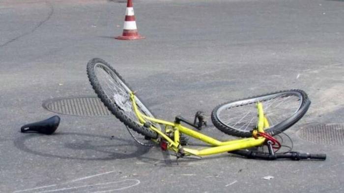В Шеки автомобиль сбил насмерть велосипедиста
