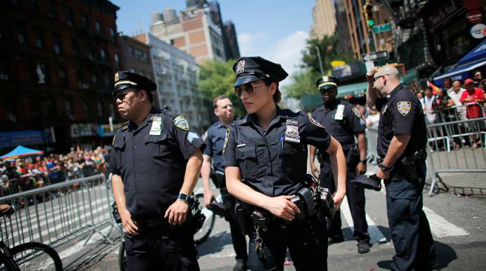 Полиция Нью-Йорка перейдет на 12-часовые смены из-за возможных протестов
