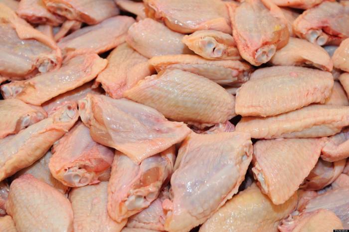 Азербайджан ввел временный запрет на ввоз птичьего мяса из ФРГ и Непала
