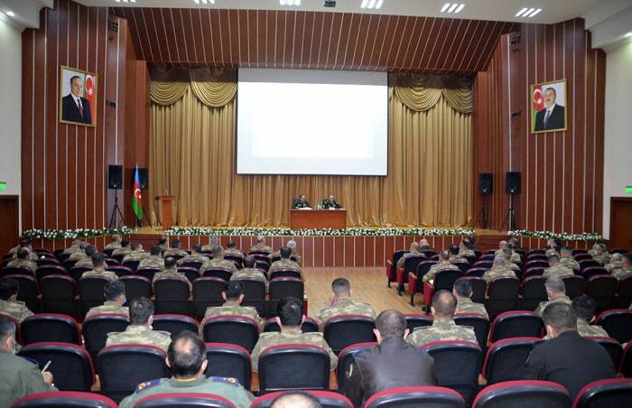 В азербайджанской армии прошли сборы с заместителями командиров подразделений