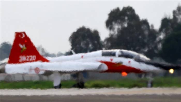 В Измире разбился учебно-тренировочный самолет, пилоты спасены

