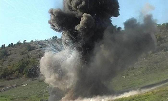 Машина российских миротворцев подорвалась на мине в Карабахе