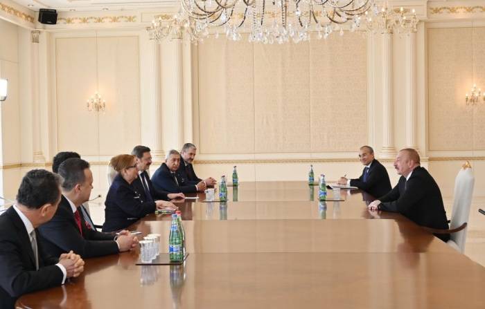 Ильхам Алиев принял делегацию во главе с министром торговли Турции - ФОТО