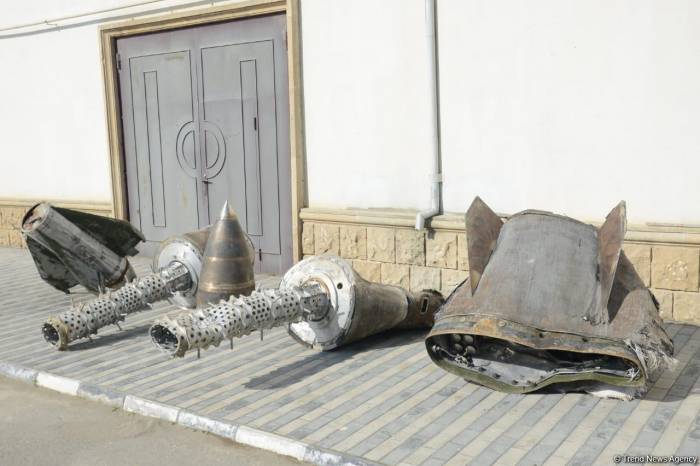 В Баку демонстрируются обломки ракет "Искандер"- ФОТО