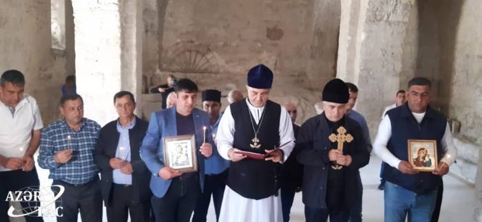 Члены Албано-удинской христианской религиозной общины Азербайджана в селе Туг - ФОТО