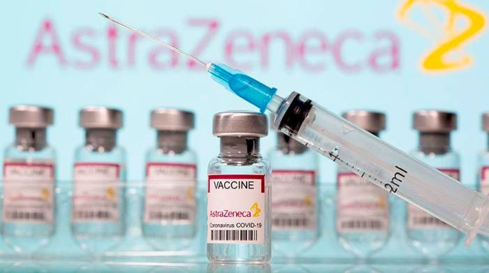 Ученые из Германии установили связь между вакциной AstraZeneca и тромбами
