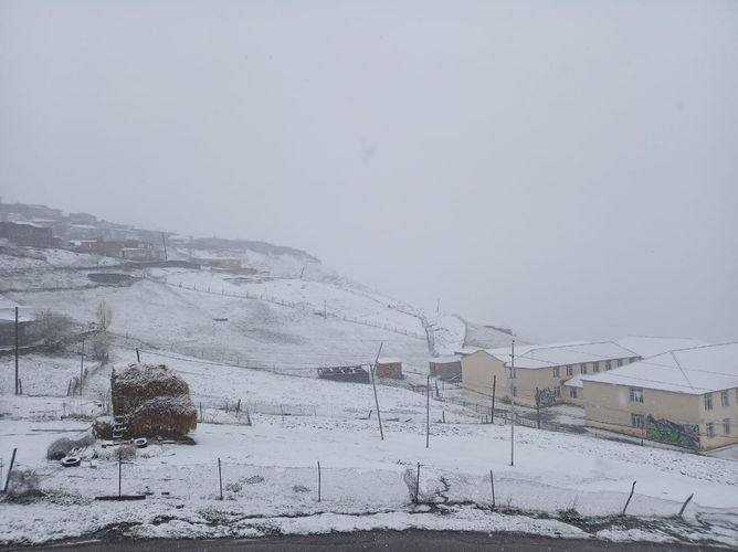 В селе Хыналыг выпал снег 
