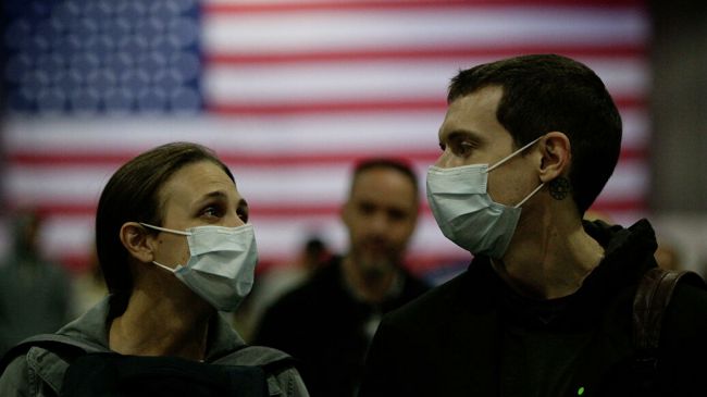 Вакцинированным американцам разрешили не носить маски
