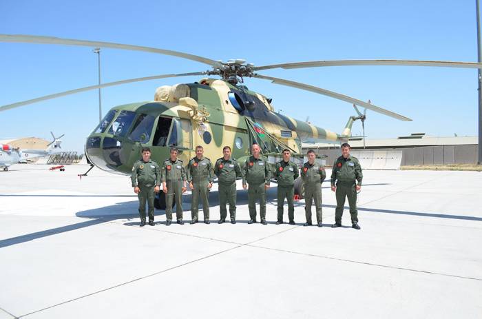 Военнослужащие Азербайджанской Армии выполняют практические полеты - ФОТО