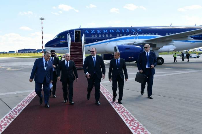 Премьер-министр Али Асадов прибыл с визитом Минск