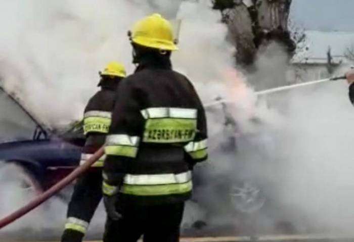 В Баку сгорел грузовик, в Кюрдамире – легковой автомобиль
