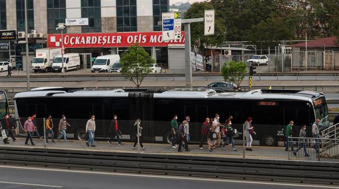 Турция начала смягчать коронавирусные ограничения после локдауна
