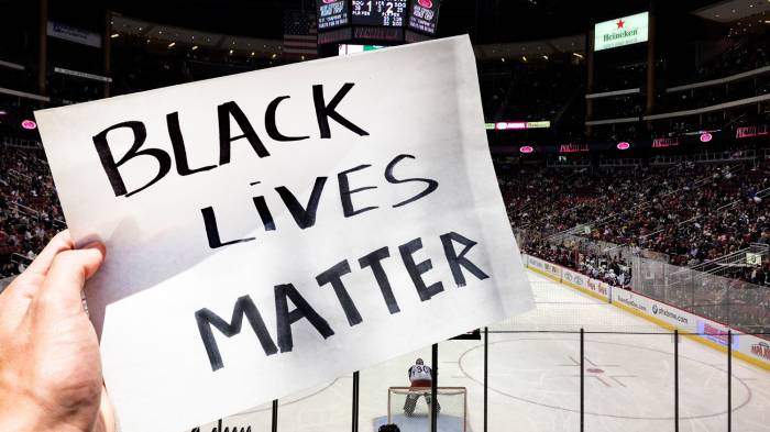 Болельщики освистали акцию Black Lives Matter на финале Лиги чемпионов