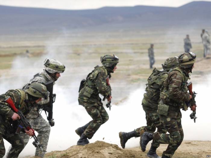 Азербайджанская Армии приступила к учениям