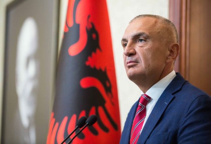 Президент Албании поздравил президента Ильхама Алиева