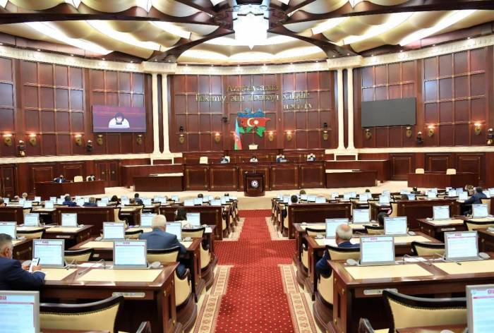Парламент Азербайджана обсудит 18 вопросов
