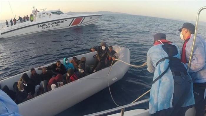 У берегов Турции спасены 20 выдворенных из вод Греции беженцев
