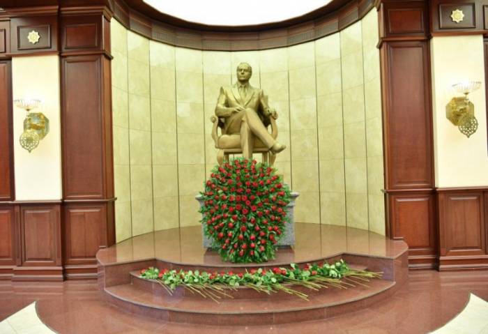 В парламенте отмечен 98-й юбилей великого лидера Гейдара Алиева
