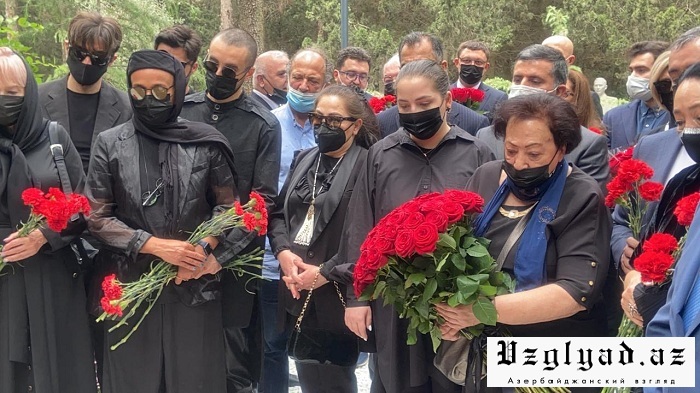 В Баку проходят похороны Таира Салахова - ФОТО