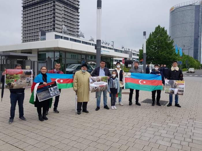 Азербайджанцы в Германии провели акцию протеста перед штаб-квартирой ООН 
