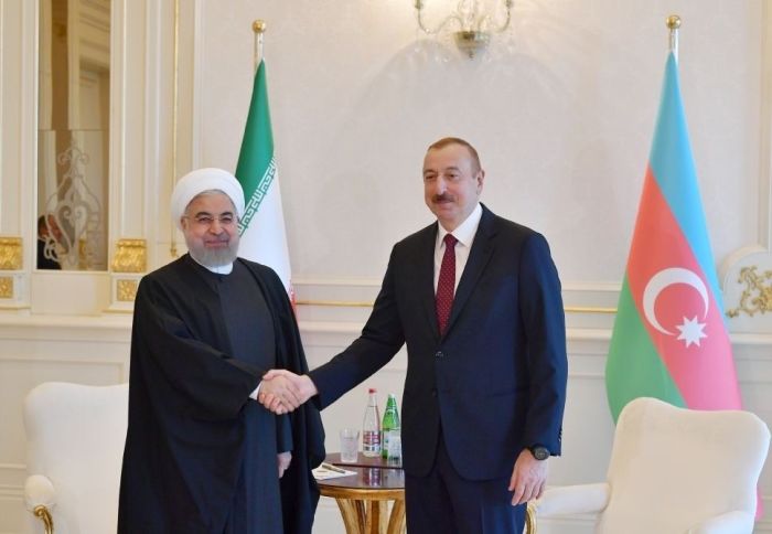 Хасан Роухани поздравил Президента Ильхама Алиева по случаю Дня Республики
