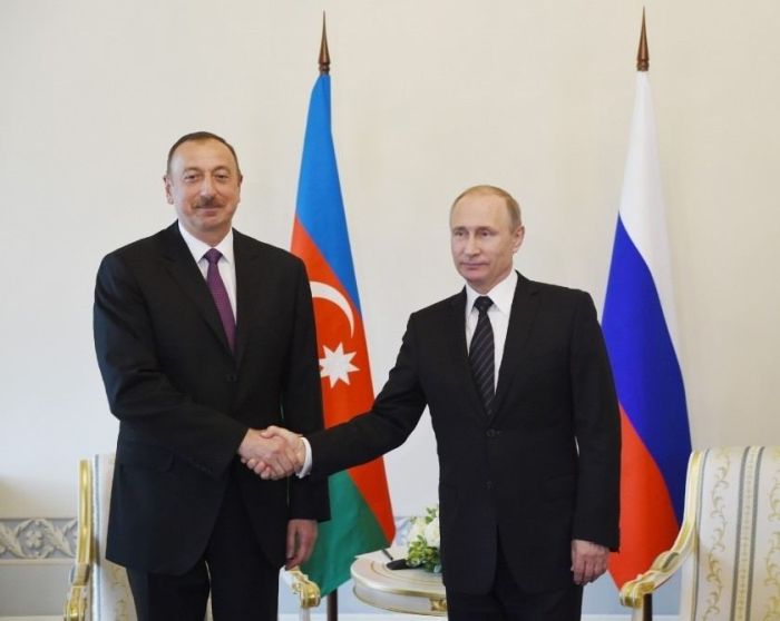 Владимир Путин поздравил Президента Ильхама Алиева по случаю Дня Республики