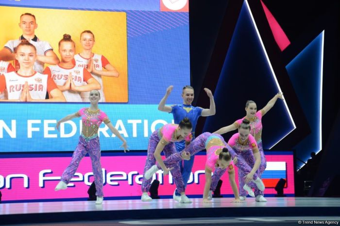 Команда России завоевала "золото" Всемирных соревнований по аэробной гимнастике в Баку в программе аэродэнс