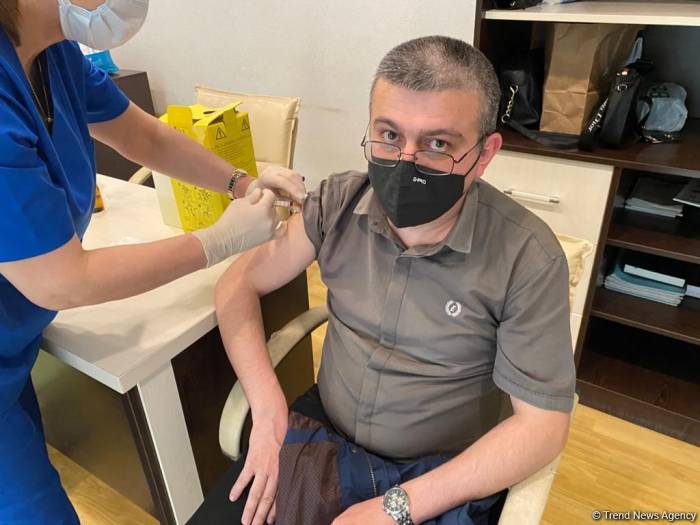 В Азербайджане вакцину от COVID-19 уже получили сотни журналистов