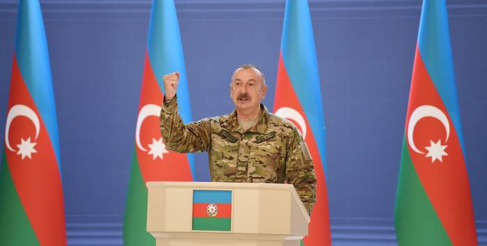 Ильхам Алиев встретился с группой руководителей и личного состава Азербайджанской армии - ФОТО