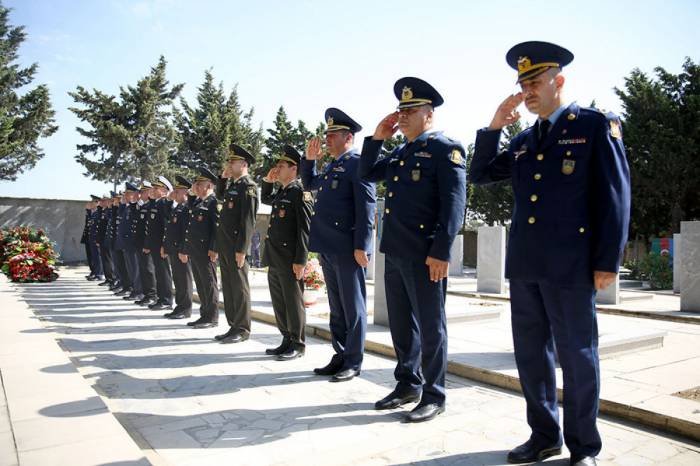 По случаю Дня Вооруженных Сил Азербайджана личный состав Министерства обороны посетил Вторую Аллею почетного захоронения