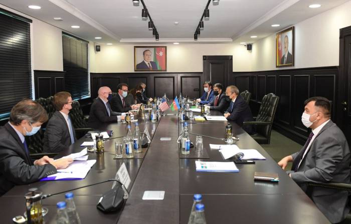 Азербайджан обсуждает вопросы участия американских компаний в восстановлении освобожденных земель - министр