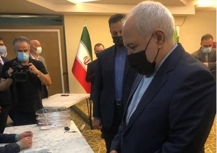 Зариф проголосовал на президентских выборах Ирана в Анталии