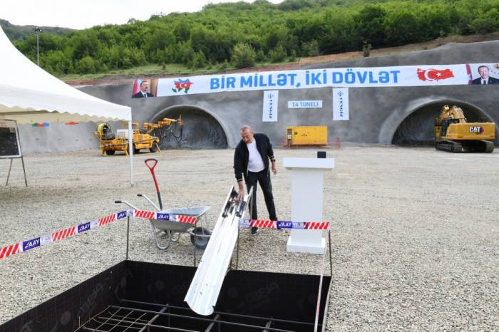 Президент Ильхам Алиев заложил фундамент тоннеля на автомобильной дороге Ахмедбейли-Физули-Шуша