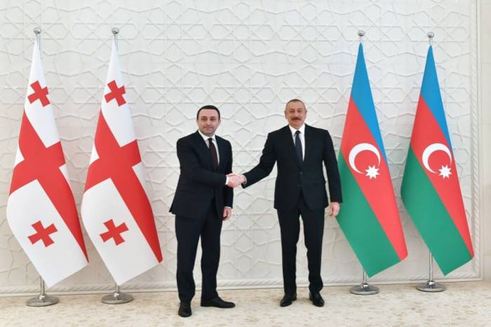 Президент Ильхам Алиев поздравил премьер-министра Грузии Ираклия Гарибашвили
