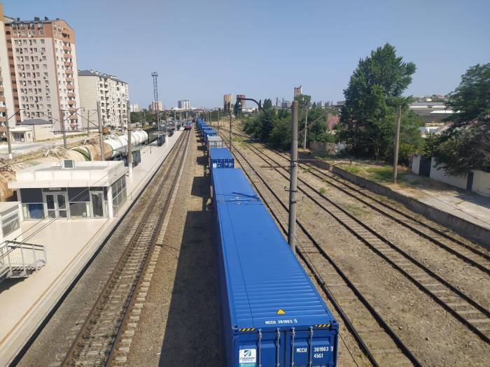 В Азербайджан прибыл первый маршрутный поезд по коридору «Север – Юг» 