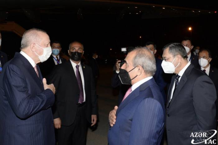 Президент Турции прибыл с официальным визитом в Азербайджан