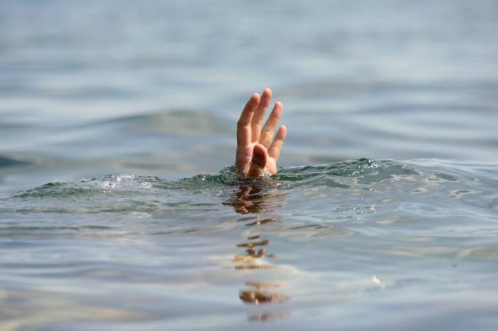 В Мингячевире извлечено из канала тело утонувшего подростка