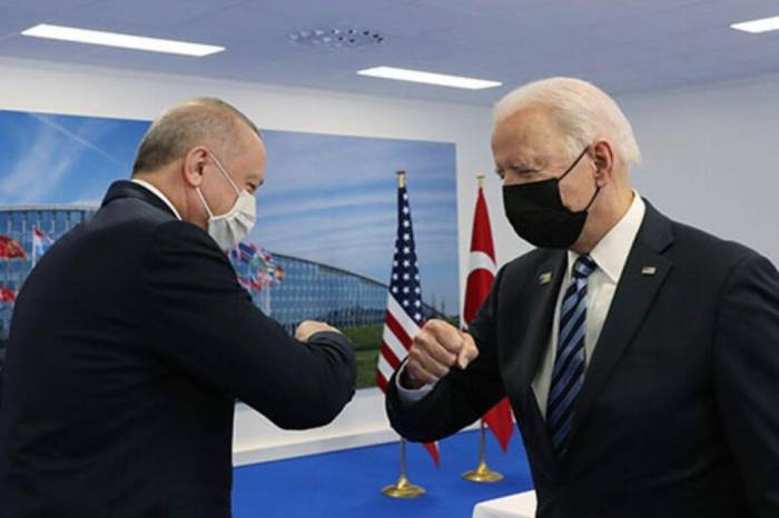 Журналисты в делегации Байдена раскритиковали Белый дом за организацию встречи с Эрдоганом
