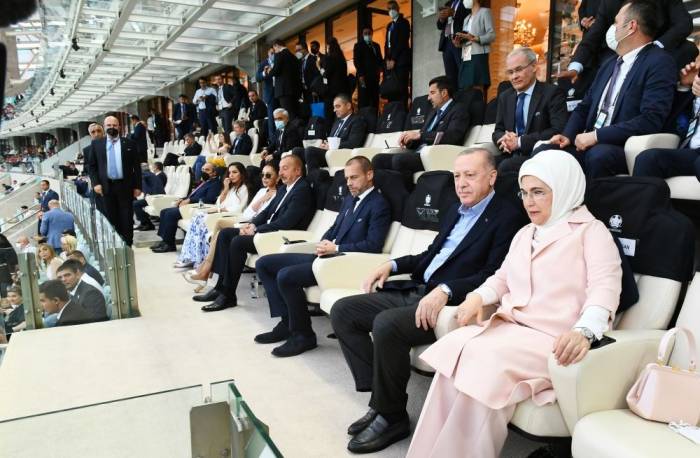 Президенты Ильхам Алиев и Реджеп Тайип Эрдоган наблюдали за матчем Турция-Уэльс на Бакинском Олимпийском стадионе - ФОТО - ВИДЕО