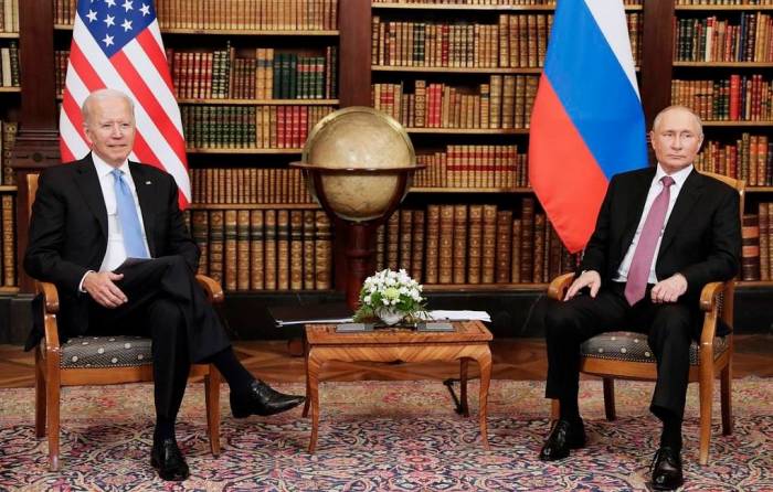 Переговоры Путина и Байдена в узком составе начались за закрытыми дверями
