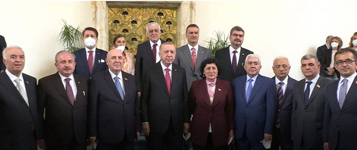 Президент Турции встретился азербайджанской делегацией 
