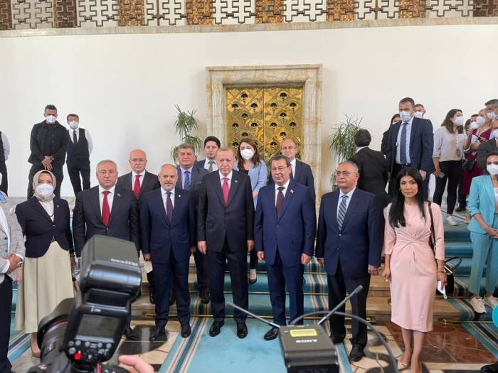 Эрдоган встретился с делегацией Милли Меджлиса