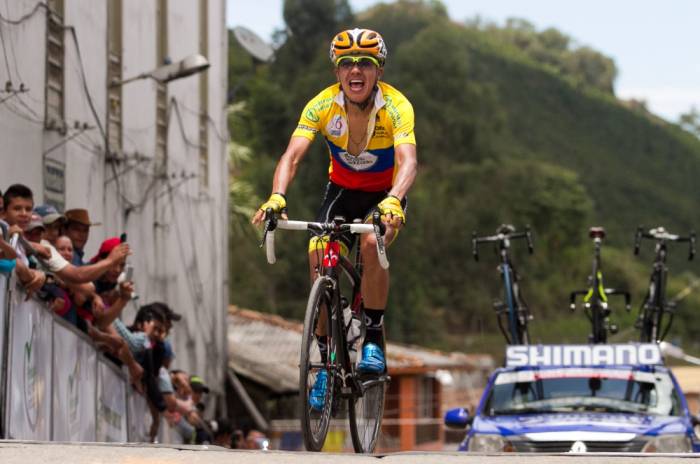 Олимпийским чемпионом в шоссейной гонке стал эквадорский велосипедист
